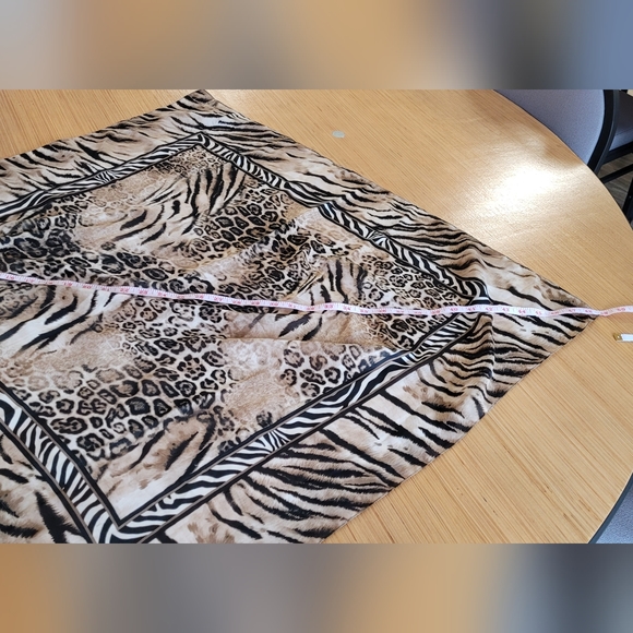 Animal print square scarf - Picture 5 of 6